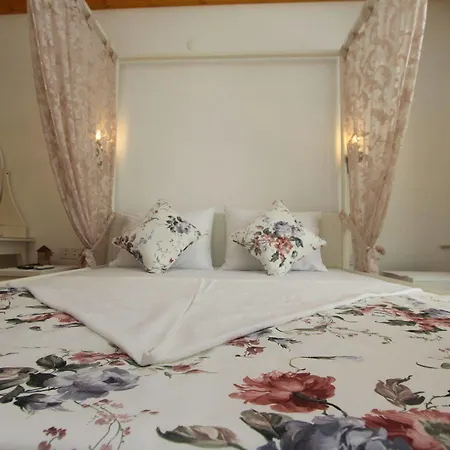 Kemerlihan Deluxe Otel 2*