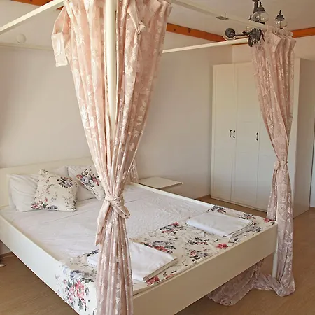 Kemerlihan Deluxe Otel 2*
