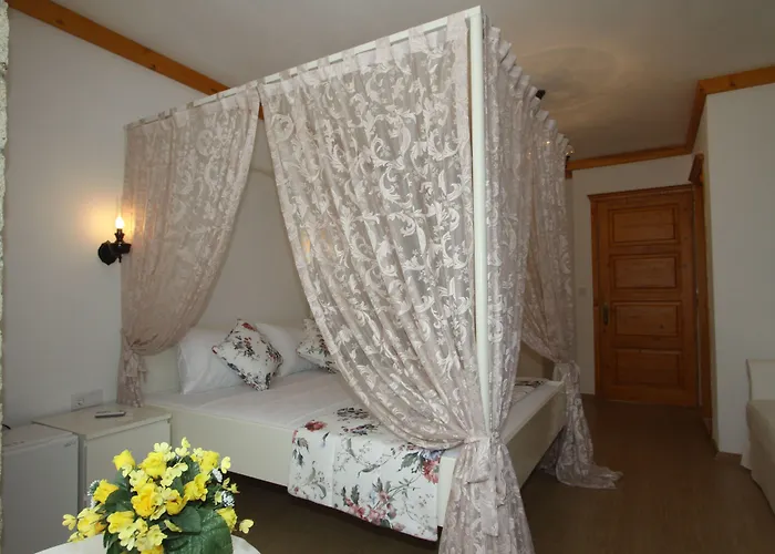 Hotel Kemerlihan Deluxe 2*