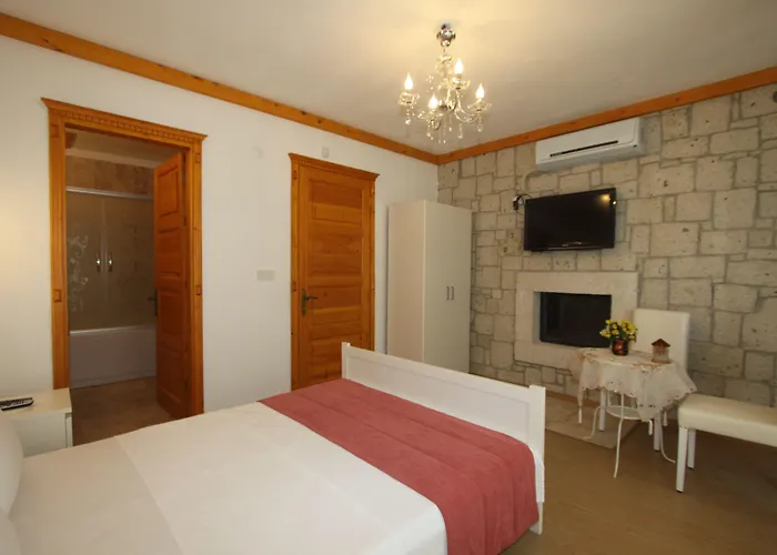 Hotel Kemerlihan Deluxe 2*