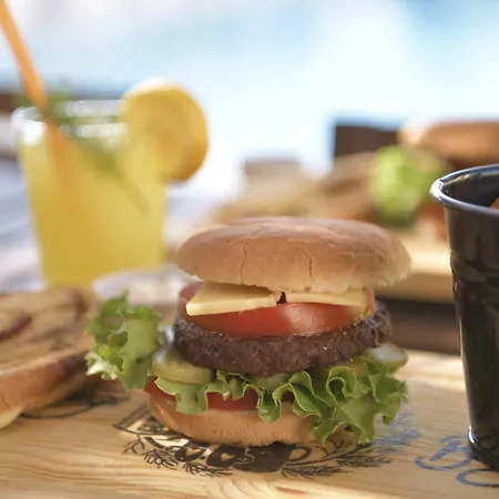 Kemerlihan Deluxe 2* אלאקאטי