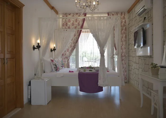 Kemerlihan Deluxe Hotel 2*